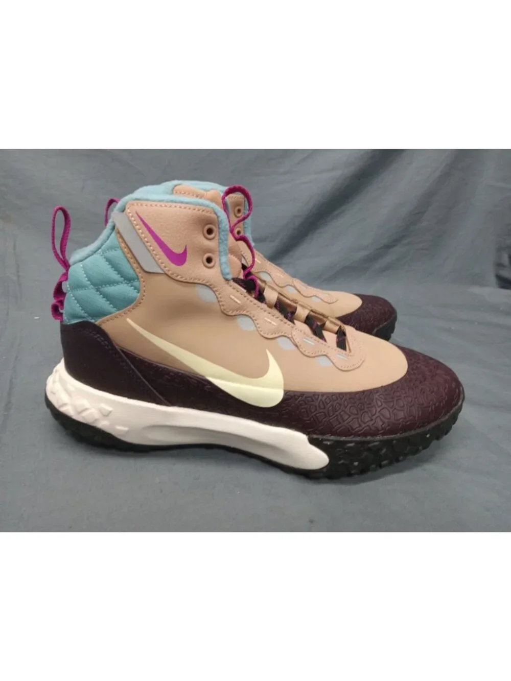 Nike Terrascout (GS) Boots Hemp Pale Ivory Burgundy Ash Boys Size 5 NEW NO BOX!